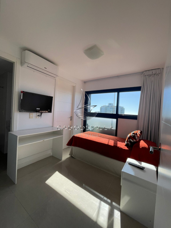 Apartamento ID.198 - Departamento de 3 dormitorios más dependencia Roosevelt Punta del Este 