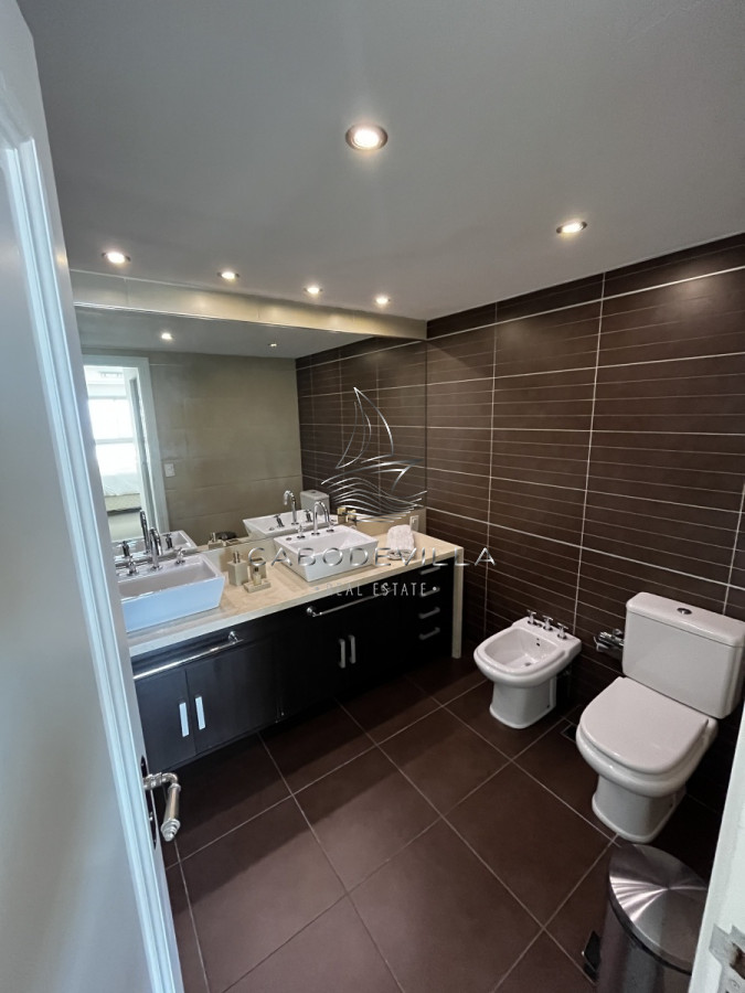 Apartamento ID.202 - En alquiler apartamento de 2 dormitorios 2 baños en parada 1 de Playa Brava 