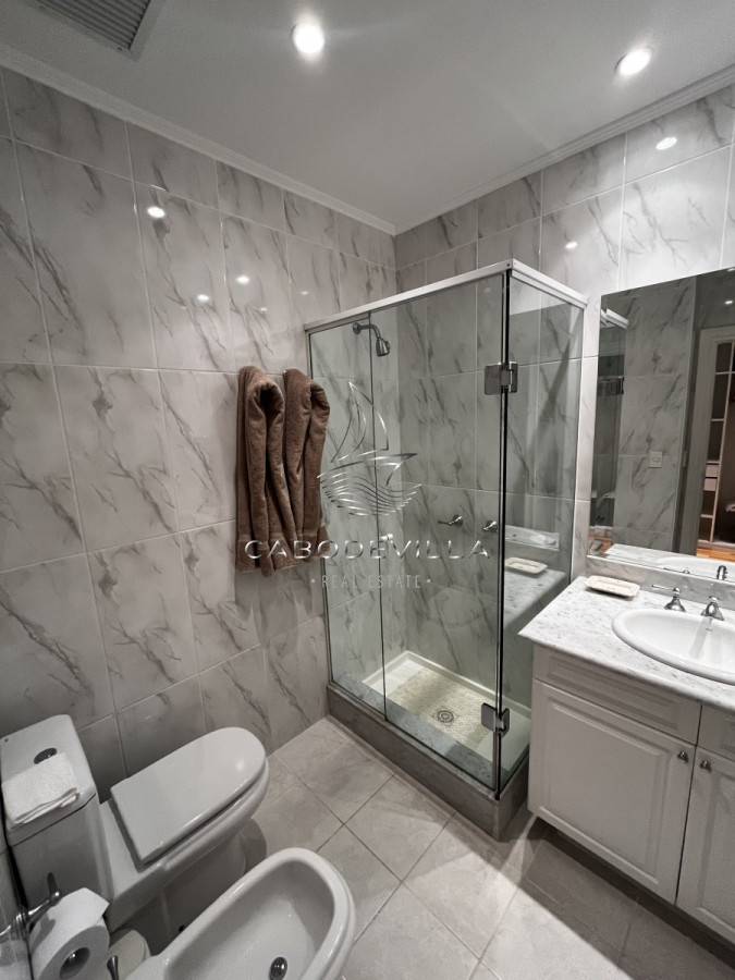 Apartamento ID.133 - En venta Penthouse de 6 dormitorios Playa Mansa 