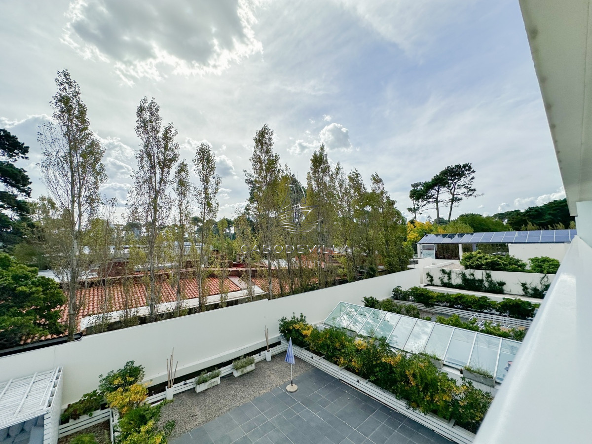 Apartamento ID.525 - Venta de apartamento de 1 dormitorio y medio con un baño equipado por Philippe Starck en Torre YOO Punta.