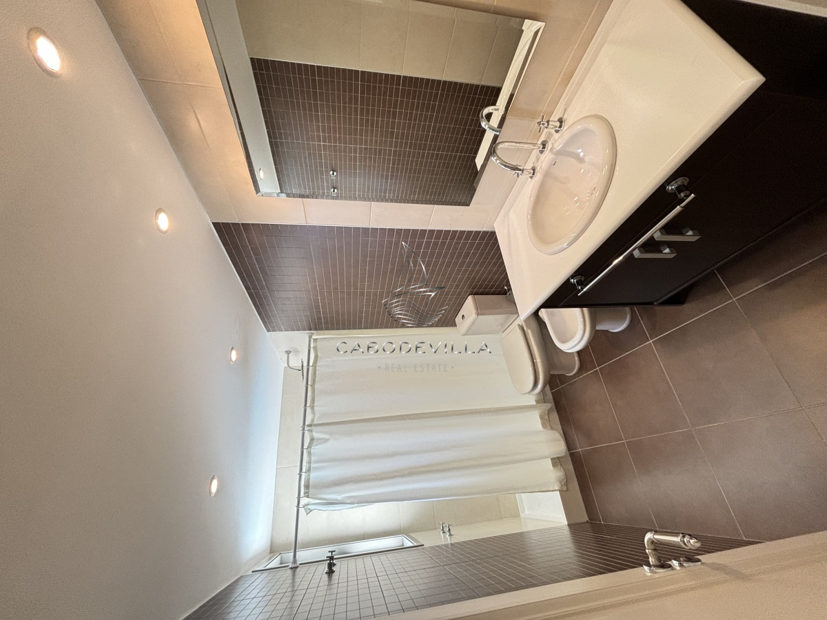 Apartamento ID.412 - En alquiler apartamento de 3 dormitorios más dependencia 