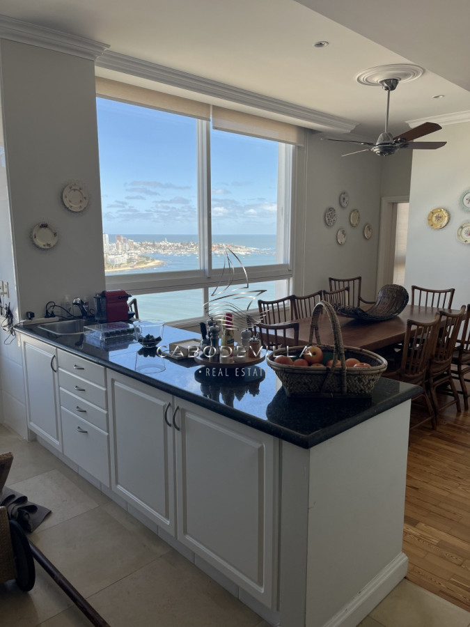 Apartamento ID.133 - En venta Penthouse de 6 dormitorios Playa Mansa 