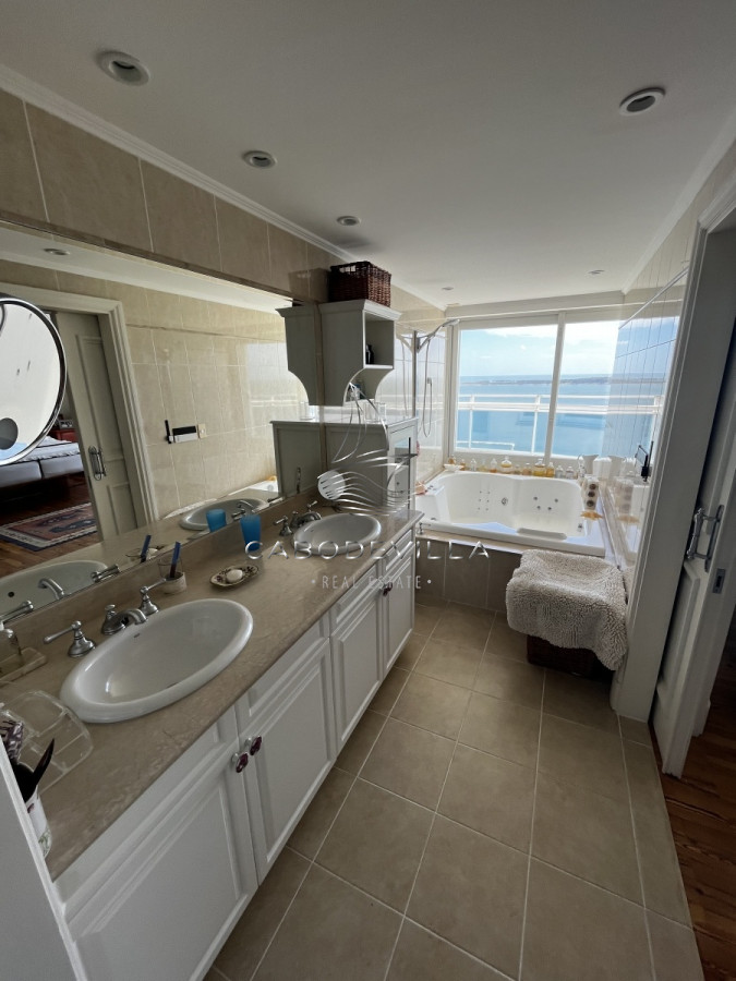 Apartamento ID.133 - En venta Penthouse de 6 dormitorios Playa Mansa 