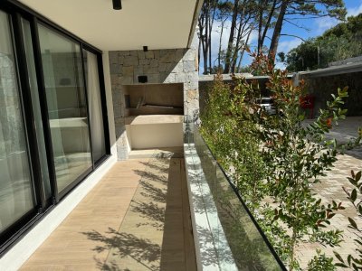 En venta y alquiler anual departamento en Punta del Este 