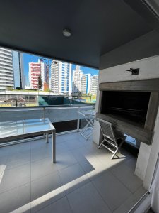 En venta y alquiler  apartamento de 3 dormitorios, playa brava 