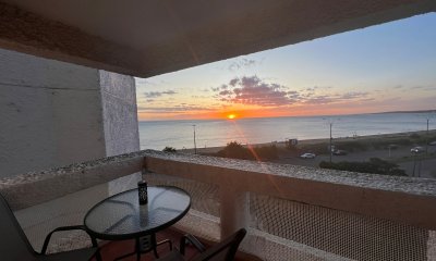 Apartamento en primera línea del mar venta y alquiler invernal Punta del Este