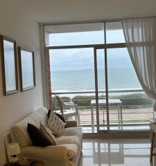 En venta apartamento de 2 dormitorios y medio Punta del Este