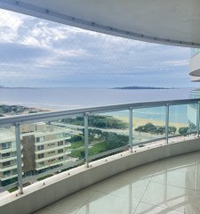 En venta apartamento de 2 suite más dependencia de servicio