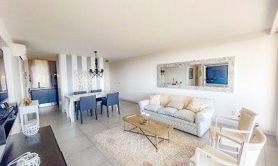 Venta de apartamento de dos dormitorios en Torre YOO Punta.