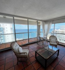 En venta apartamento y alquiler anual de 2 dormitorios con vista al mar, Punta del Este