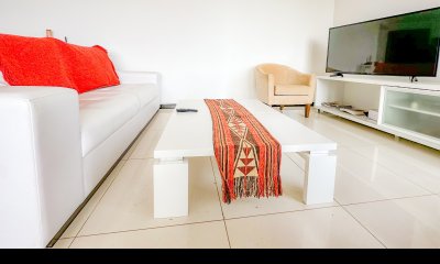 Apartamento En Venta De 3 Dormitorios En Edificio Stradivarius, Punta Este.