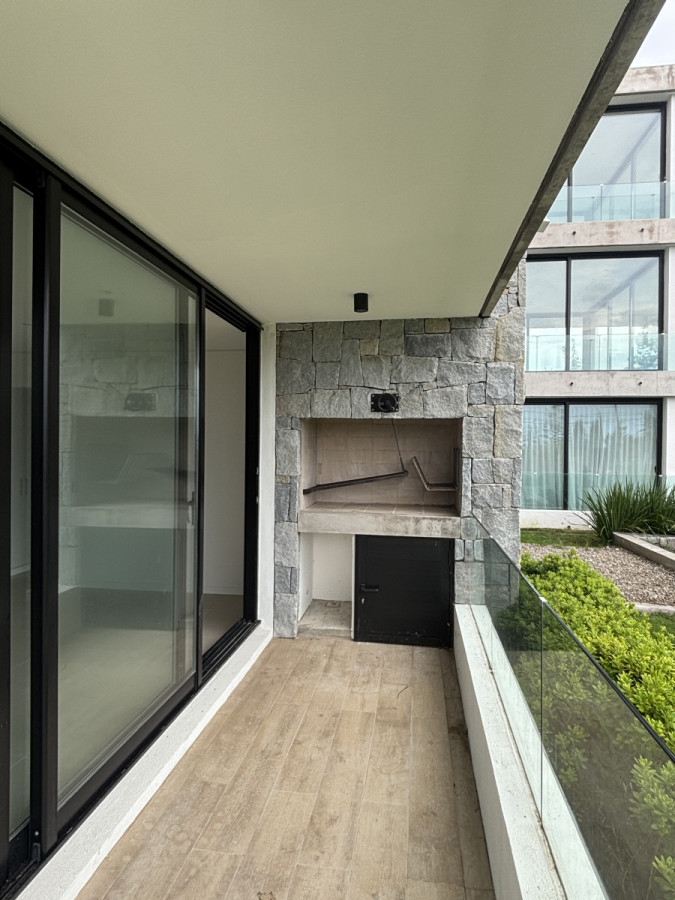 Departamento en venta y alquiler anual Punta del Este 