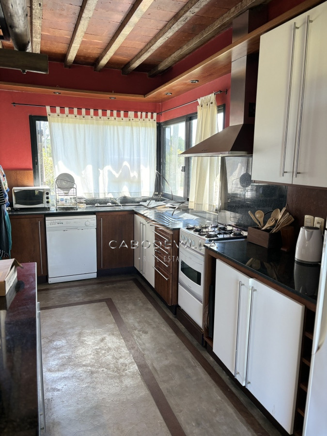 Casa ID.209 - Casa en venta y alquiler de 4 dormitorios con piscina climatizada José Ignacio Punta del Este 