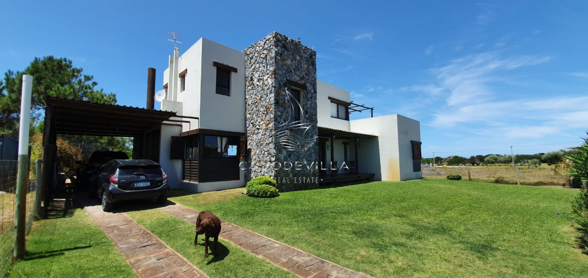 Casa ID.209 - Casa en venta y alquiler de 4 dormitorios con piscina climatizada José Ignacio Punta del Este 