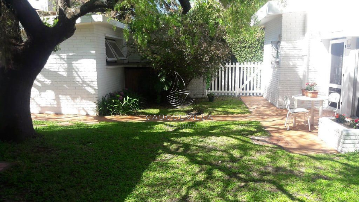 Casa ID.276 - En venta y alquiler casa de 3 dormitorios mas dependencia en Punta del Este, Playa Mansa 