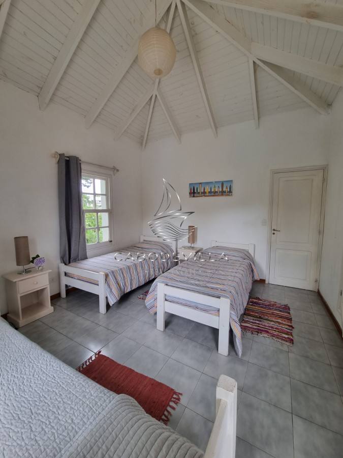 Casa ID.353 - Casa de 5 dormitorios en alquiler, La Barra