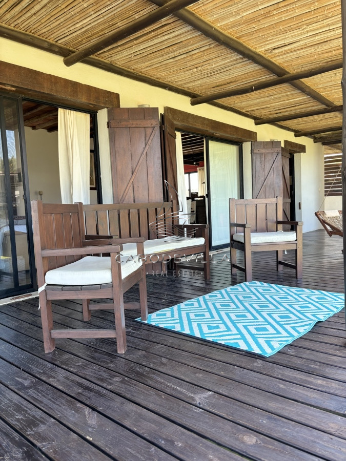Casa ID.209 - Casa en venta y alquiler de 4 dormitorios con piscina climatizada José Ignacio Punta del Este 