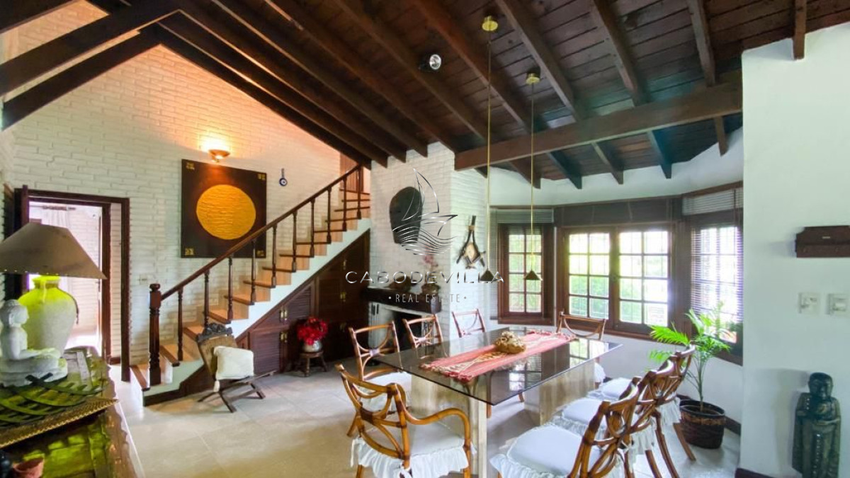 Casa ID.18 - En venta y alquiler casa de 4 dormitorios, Playa Mansa