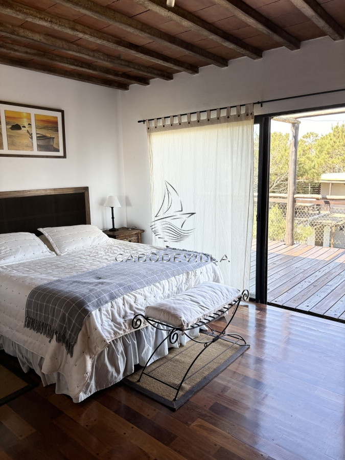 Casa ID.209 - Casa en venta y alquiler de 4 dormitorios con piscina climatizada José Ignacio Punta del Este 