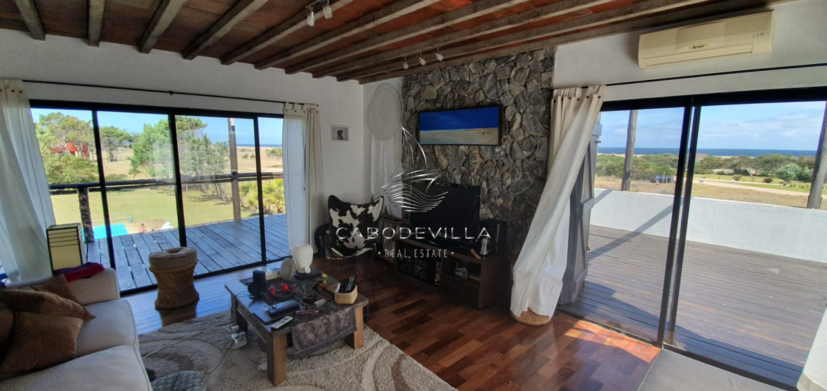 Casa ID.209 - Casa en venta y alquiler de 4 dormitorios con piscina climatizada José Ignacio Punta del Este 
