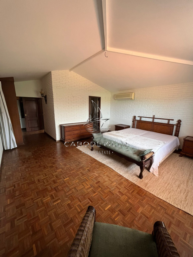 Casa ID.200 - Casa de 5 dormitorios playa brava Punta del Este 