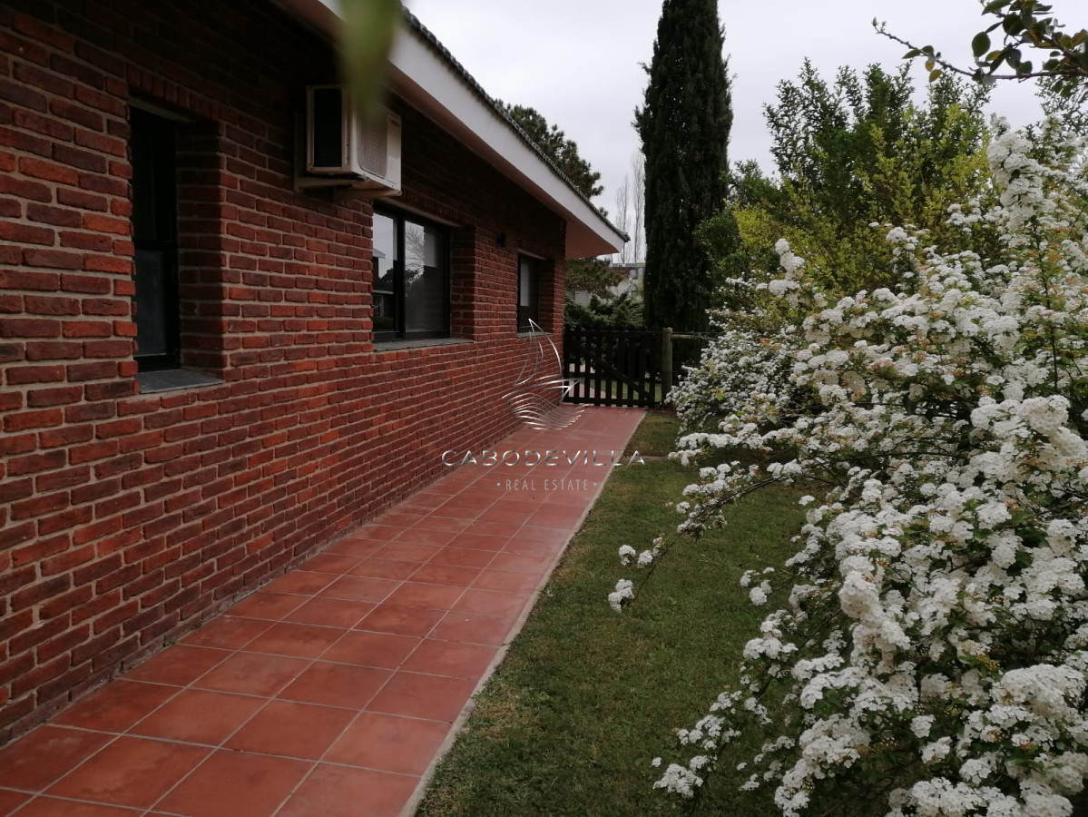 Casa ID.274 - Casa de 3 dormitorios en alquiler anual Punta del Este barrio privado 