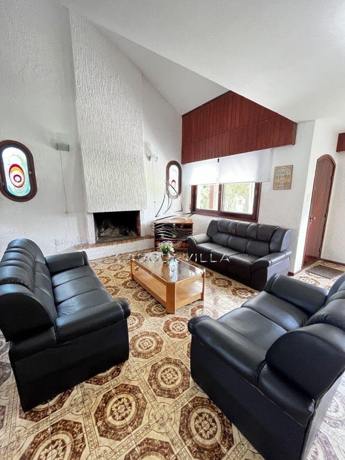 Casa ID.252 - Alquiler anual de casa de 3 dormitorios mas dependencia de servicio en Aidy Grill Punta del Este 