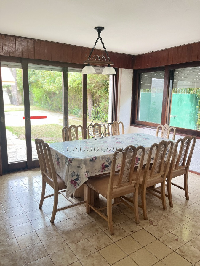 Casa ID.252 - Alquiler anual de casa de 3 dormitorios mas dependencia de servicio en Aidy Grill Punta del Este 