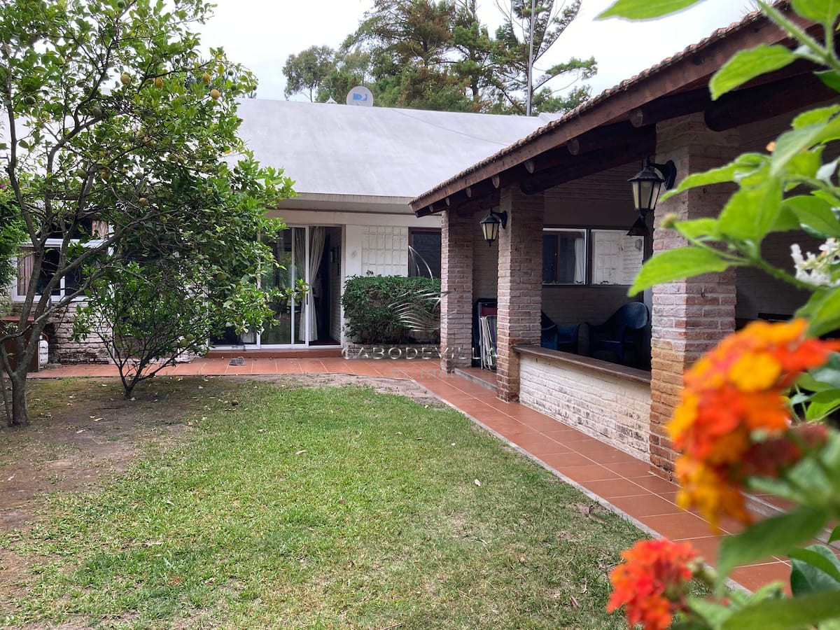 Casa ID.599 - Hermosa casa a 100 mts de la playa de Portezuelo, a 10 minutos de Punta del Este