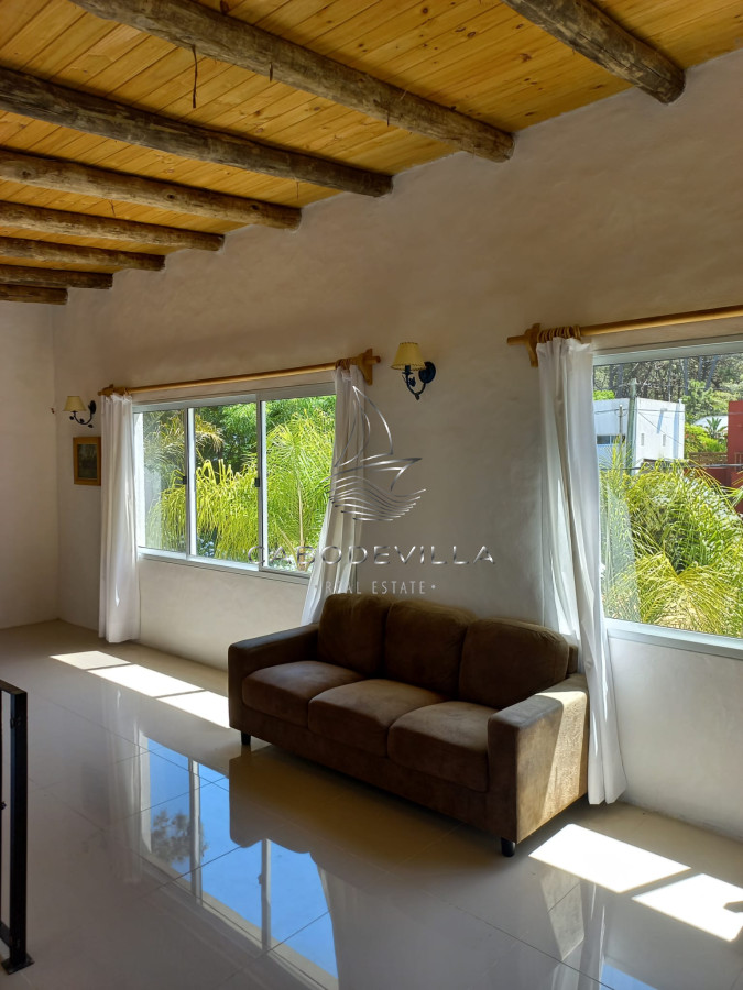 Casa ID.120 - Casa de 4 dormitorios + dependencia de servicio en alquiler Montoya la Barra