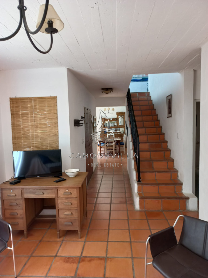 Casa ID.120 - Casa de 4 dormitorios + dependencia de servicio en alquiler Montoya la Barra