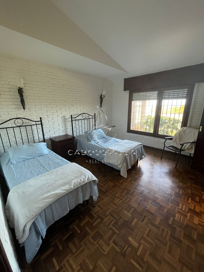 Casa ID.200 - Casa de 5 dormitorios playa brava Punta del Este 