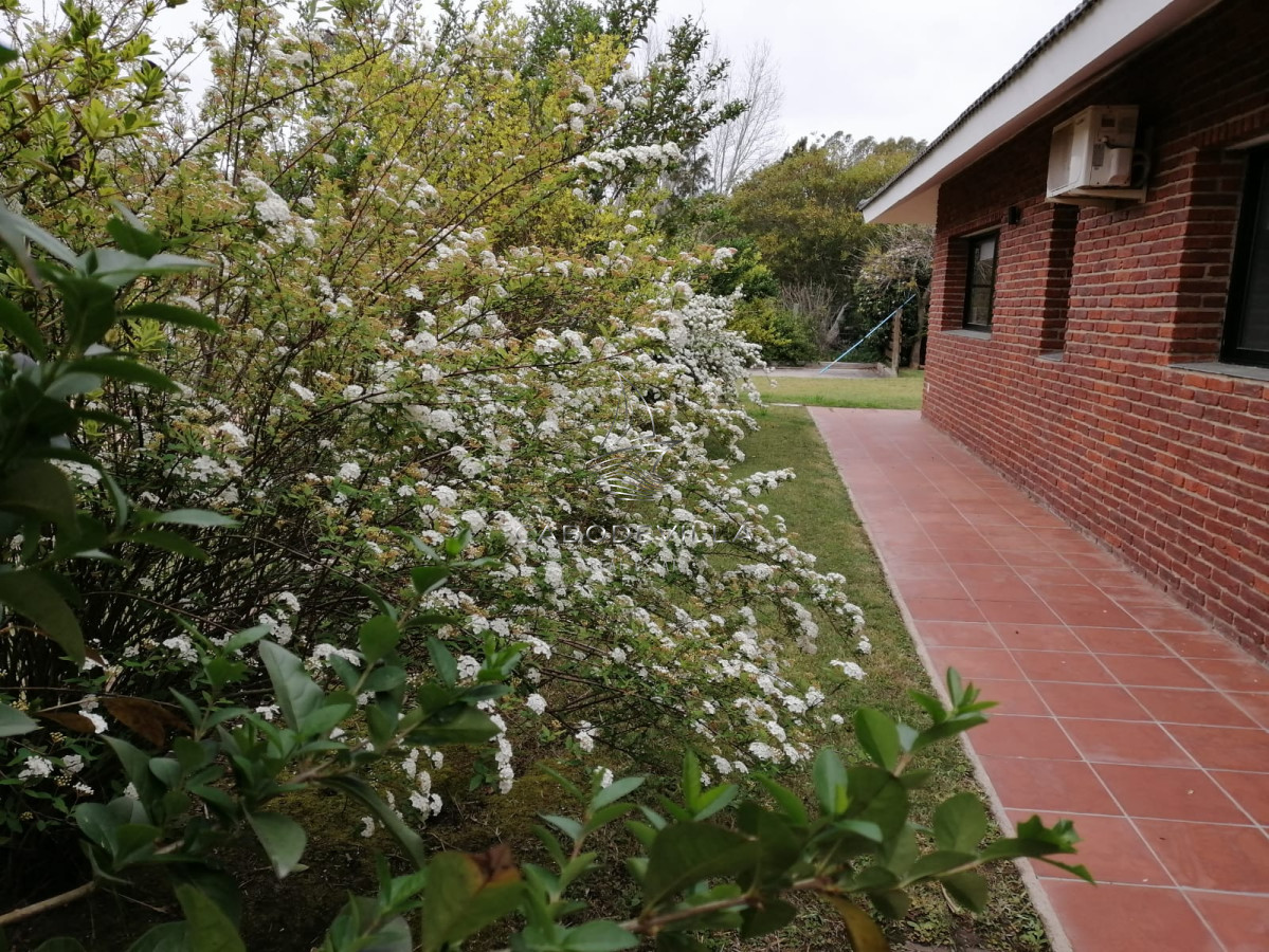 Casa ID.274 - Casa de 3 dormitorios en alquiler anual Punta del Este barrio privado 