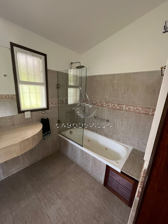 Casa ID.200 - Casa de 5 dormitorios playa brava Punta del Este 