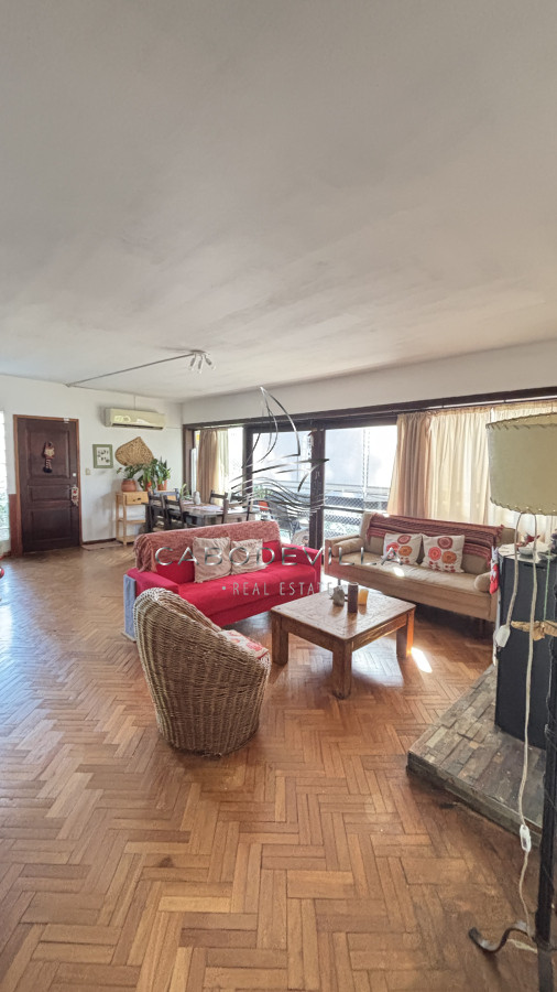 Casa ID.698 - Casa de 3 dormitorios más dependencia de servicio en alquiler anual Punta del Este 