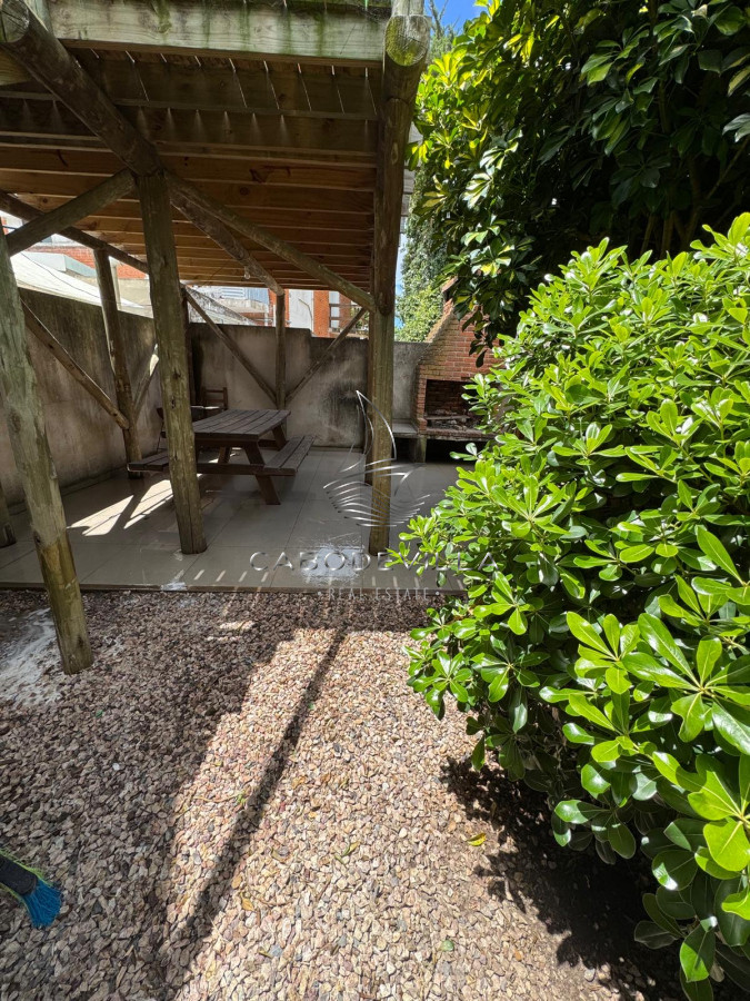 Casa ID.698 - Casa de 3 dormitorios más dependencia de servicio en alquiler anual Punta del Este 