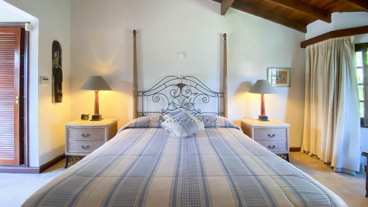 Casa ID.18 - En venta y alquiler casa de 4 dormitorios, Playa Mansa