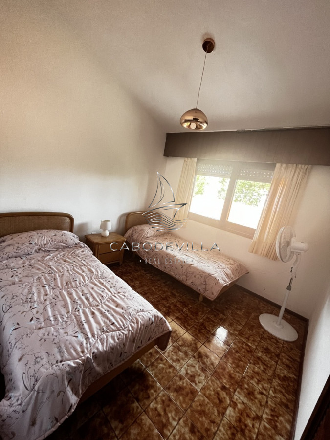 Casa ID.252 - Alquiler anual de casa de 3 dormitorios mas dependencia de servicio en Aidy Grill Punta del Este 