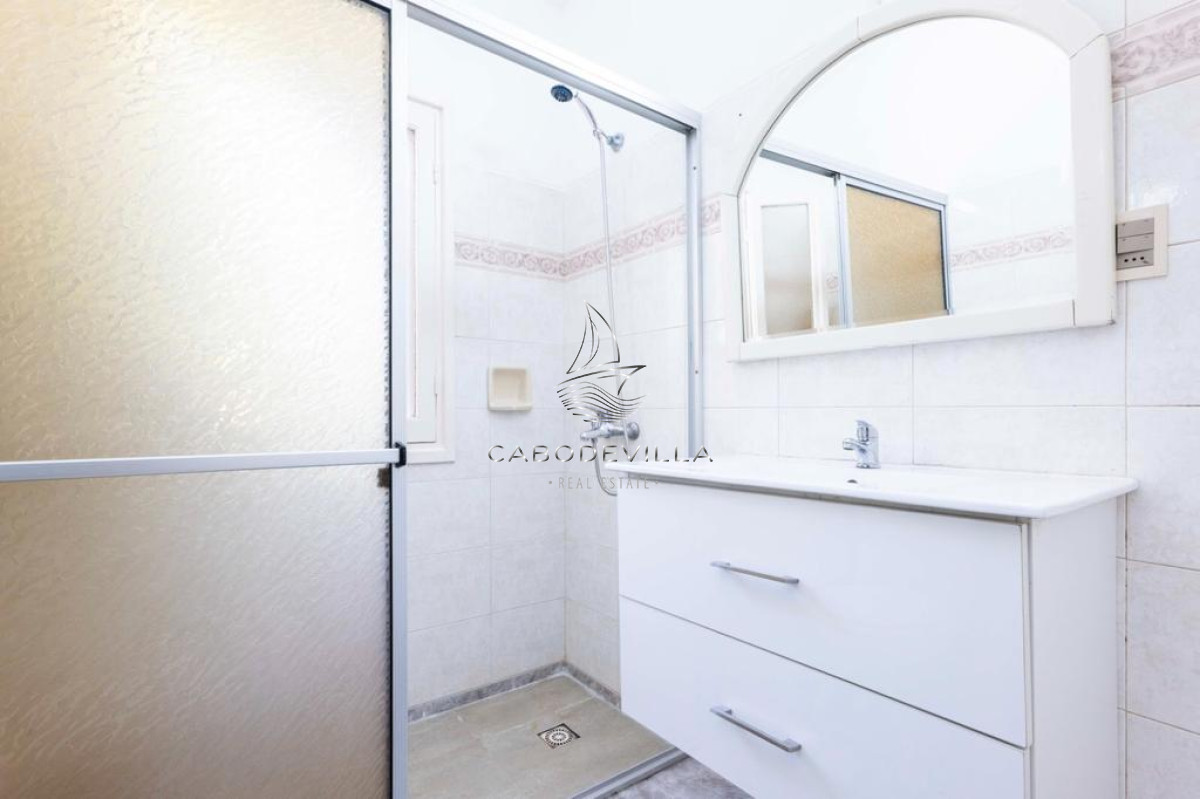 Casa ID.407 - En alquiler casa de 3 dormitorios más dependencia de servicio Punta del Este 