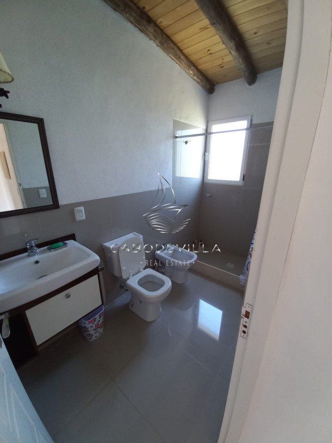 Casa ID.120 - Casa de 4 dormitorios + dependencia de servicio en alquiler Montoya la Barra