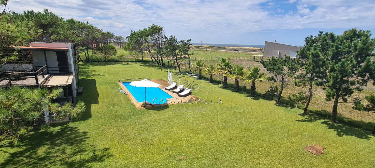 Casa ID.209 - Casa en venta y alquiler de 4 dormitorios con piscina climatizada José Ignacio Punta del Este 