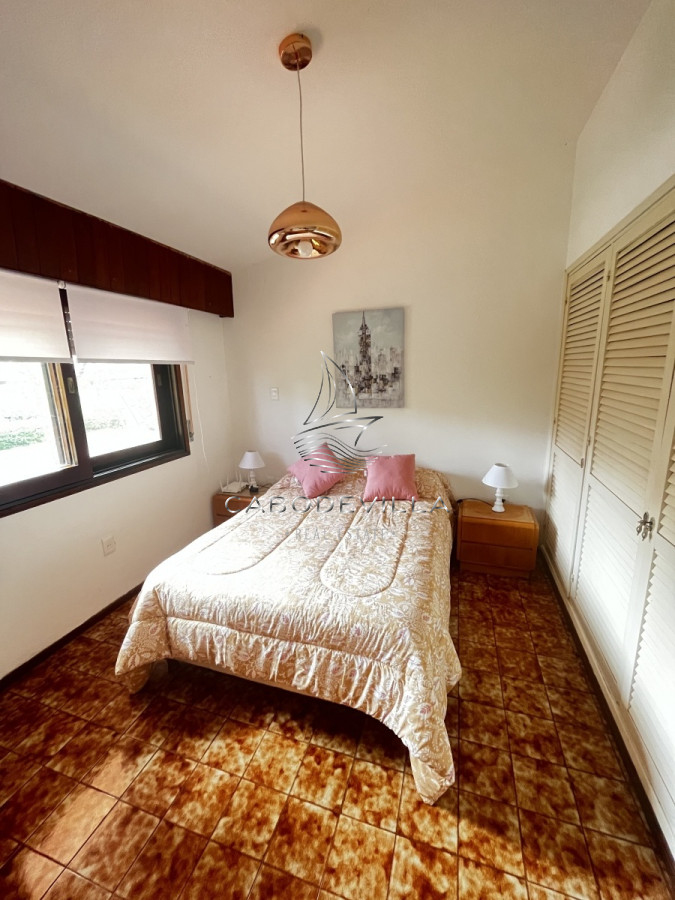 Casa ID.252 - Alquiler anual de casa de 3 dormitorios mas dependencia de servicio en Aidy Grill Punta del Este 