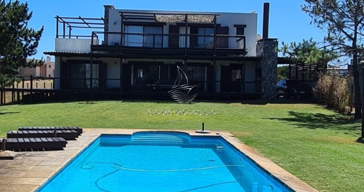 Casa ID.209 - Casa en venta y alquiler de 4 dormitorios con piscina climatizada José Ignacio Punta del Este 