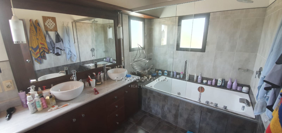 Casa ID.209 - Casa en venta y alquiler de 4 dormitorios con piscina climatizada José Ignacio Punta del Este 