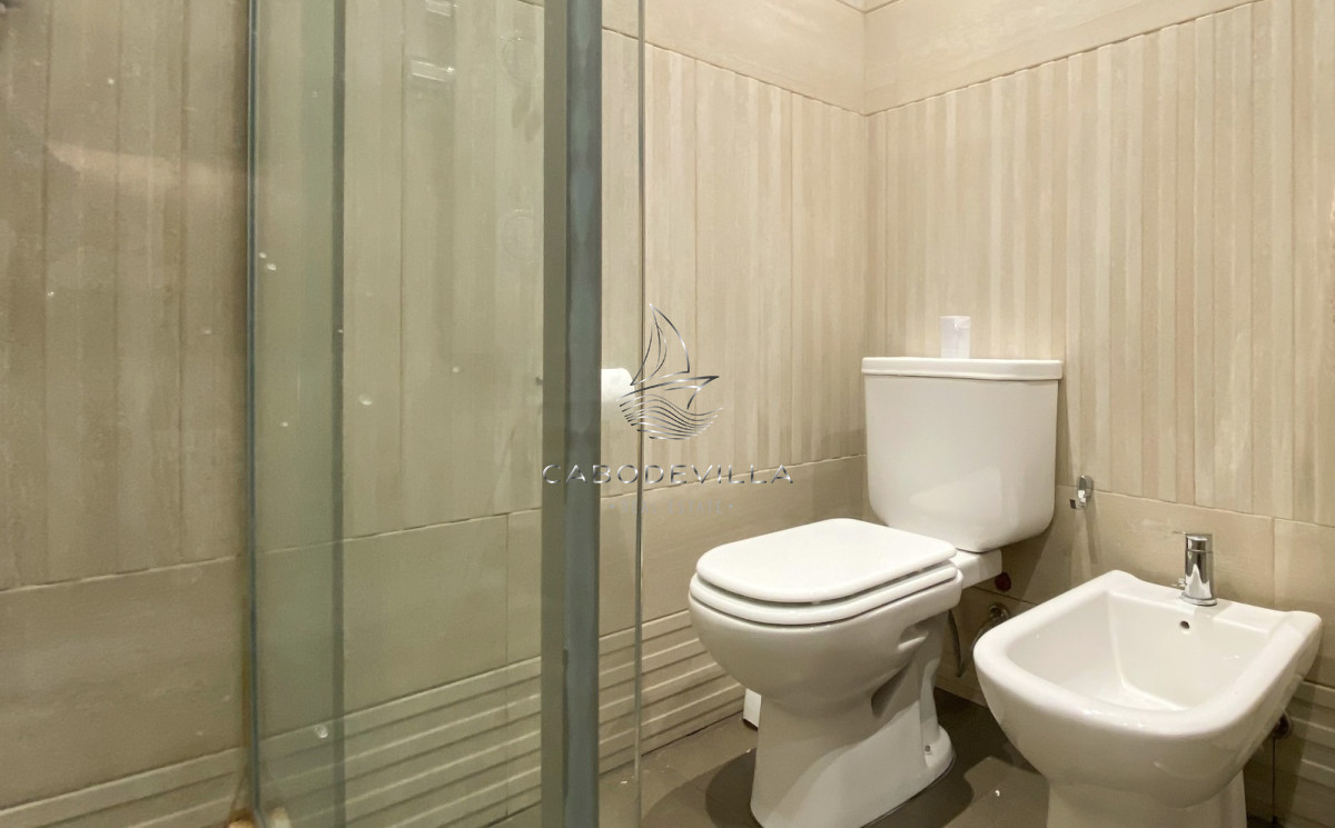 Casa ID.248 - En venta y alquiler anual casa de 4 dormitorios más dependencia de servicio en Playa Mansa punta del Este 