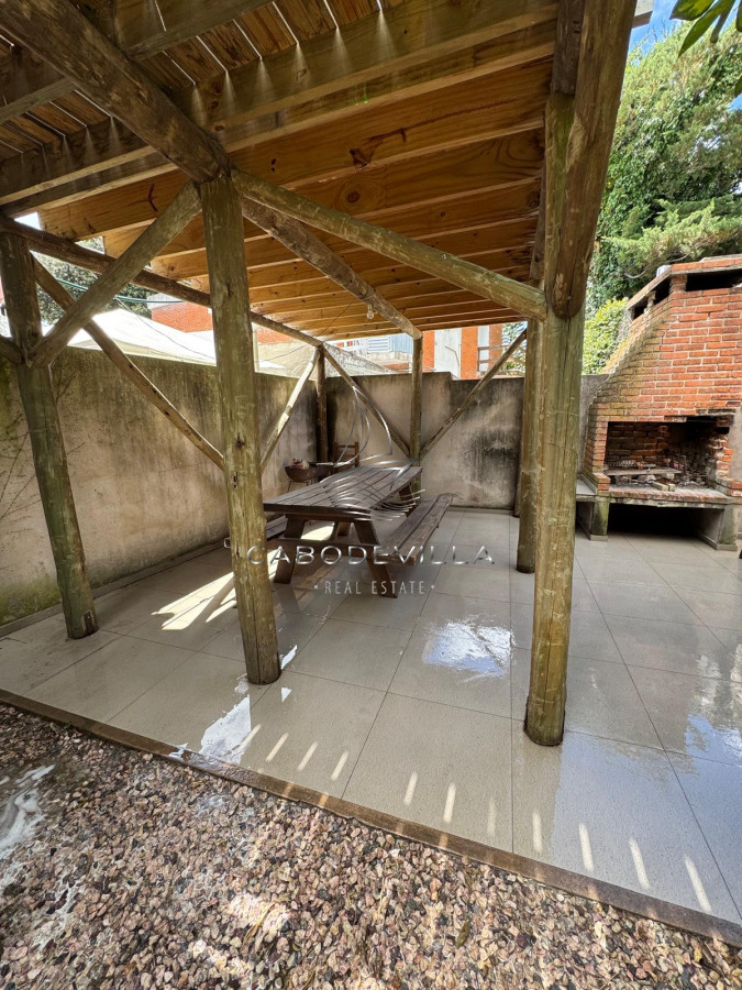 Casa ID.698 - Casa de 3 dormitorios más dependencia de servicio en alquiler anual Punta del Este 