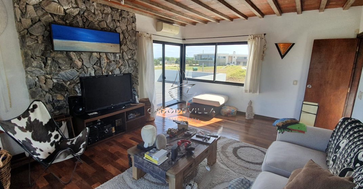 Casa ID.209 - Casa en venta y alquiler de 4 dormitorios con piscina climatizada José Ignacio Punta del Este 