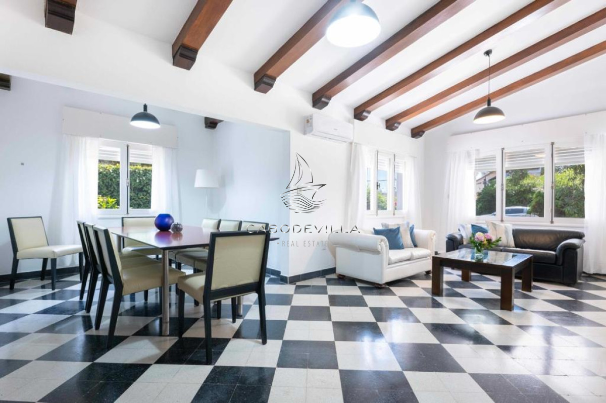 Casa ID.407 - En alquiler casa de 3 dormitorios más dependencia de servicio Punta del Este 