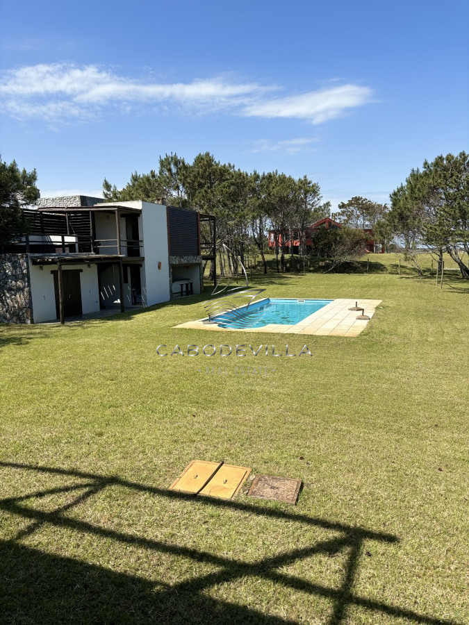 Casa ID.209 - Casa en venta y alquiler de 4 dormitorios con piscina climatizada José Ignacio Punta del Este 