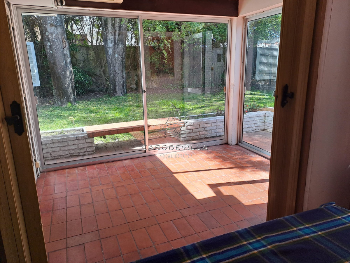 Casa ID.276 - En venta y alquiler casa de 3 dormitorios mas dependencia en Punta del Este, Playa Mansa 